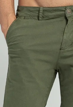 Bermuda chinos
