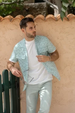 Chemise à imprimé graphique avec poches