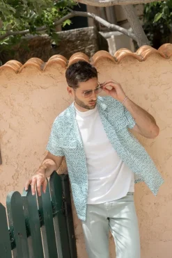 Chemise à imprimé graphique avec poches