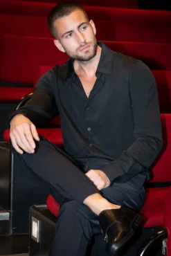 Chemise à manche longues boutonnée pour homme