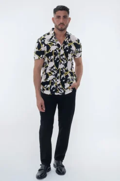 Chemise à manches courtes avec un motif floral abstrait