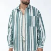 Chemise à manches longues avec des rayures verticales et une poche sur