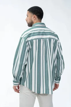 Chemise à manches longues avec des rayures verticales et une poche sur