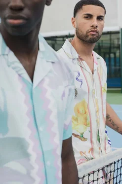 Chemise à motifs florals et faune