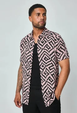 Chemise à motifs géométriques contemporains