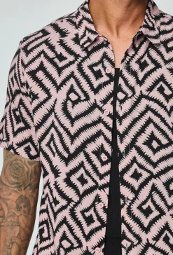Chemise à motifs géométriques contemporains
