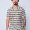 Chemise avec des rayures en zig zag