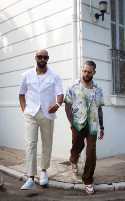 Chemise chic avec des motifs botaniques