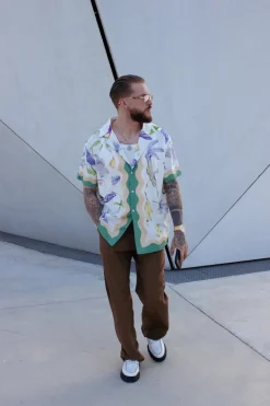 Chemise chic avec des motifs botaniques