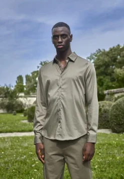 Chemise classique unie à manches longues