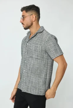 Chemise effet broderie avec des motifs carreaux