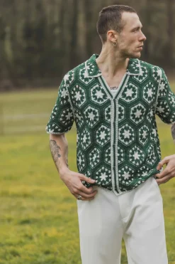 Chemise en crochet à manches courtes avec motif géométrique beige