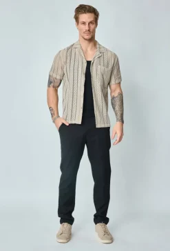 Chemise en dentelle manches courtes col à revers