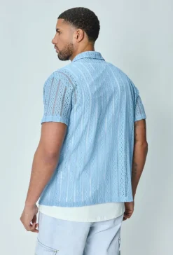 Chemise en dentelle manches courtes col à revers