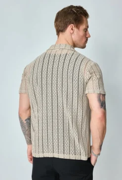 Chemise en dentelle manches courtes col à revers