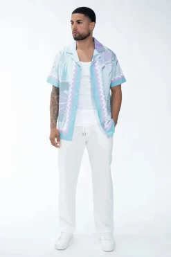 Chemise élégante arborant un imprimé pastel