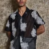 Chemise manches courtes à motifs fleuris broder