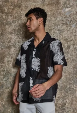 Chemise manches courtes à motifs fleuris broder