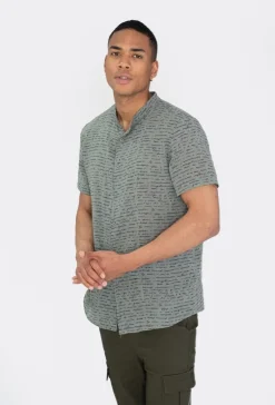 Chemise manches courtes à motifs écriture