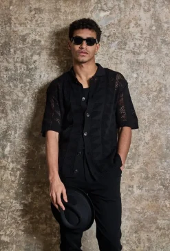 Chemise trouée manches courtes