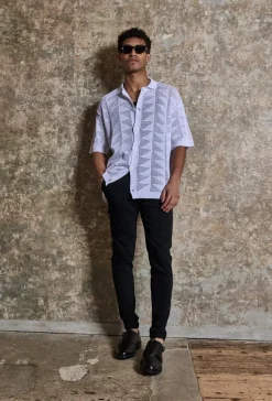 Chemise trouée manches courtes