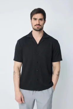 Chemise unie à motif