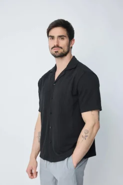 Chemise unie à motif
