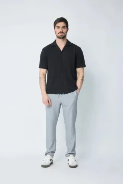 Chemise unie à motif