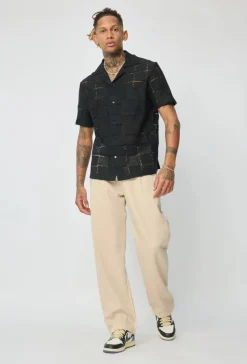 Chemise unie à motif carré