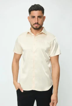 Chemise unie classique satinée et osée à manches courtes