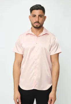 Chemise unie classique satinée et osée à manches courtes