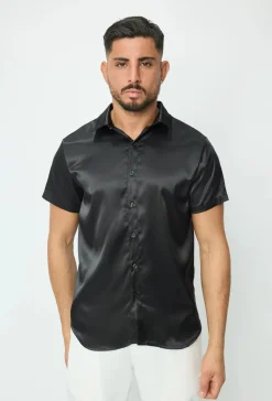 Chemise unie classique satinée et osée à manches courtes