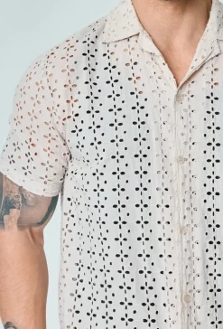 Chemise unie en dentelle manches courtes col à revers