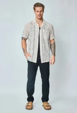 Chemise unie en dentelle manches courtes col à revers