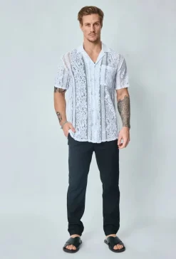 Chemise unie en dentelle manches courtes col à revers