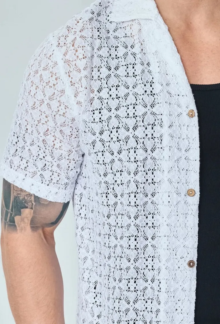 Chemise unie en dentelle manches courtes col à revers