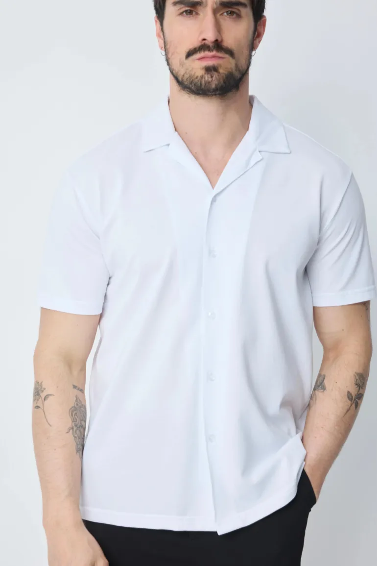 Chemise unie manches courtes