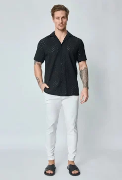 Chemise unie trouée manches courtes