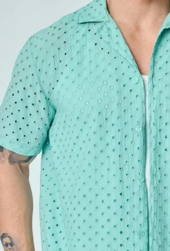 Chemise unie trouée manches courtes