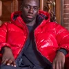 Doudoune matelassé et laqué à capuche réglable