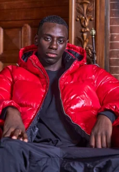 Doudoune matelassé et laqué à capuche réglable