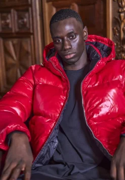 Doudoune matelassé et laqué à capuche réglable