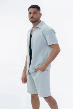 Ensemble chemise et shorts zippé moderne