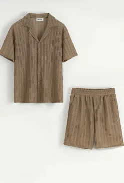 Ensemble chemise et short unis à rayures