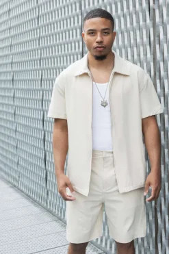 Ensemble chemise et shorts zippé moderne