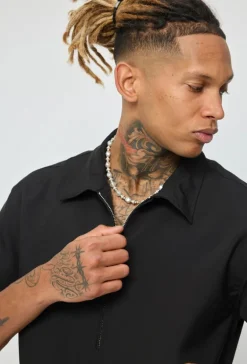 Ensemble chemise et shorts zippé moderne