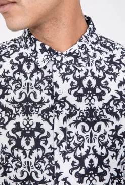 Ensemble chemise manches courtes et short à motif baroque