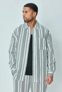 Ensemble chemise pantalon à motifs géométriques