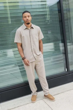 Ensemble de chemise à manches courtes et pantalon avec taille à cordon