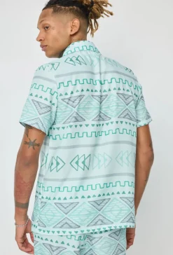 Ensemble short à motif géométrique